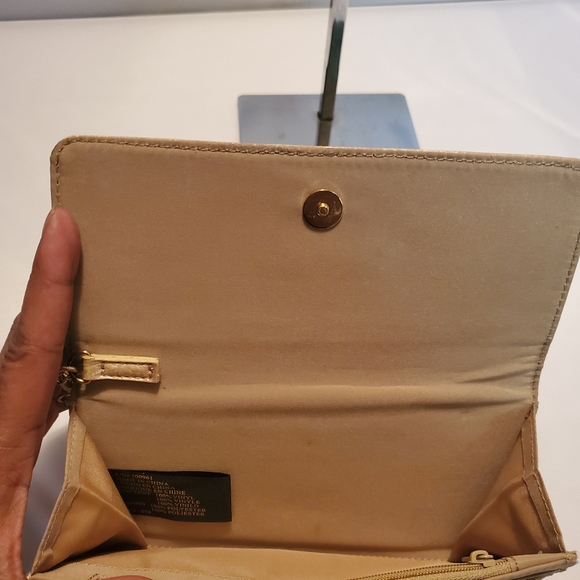 Wallet Like New from Beyoncé 's mom - Picture 2 of 5